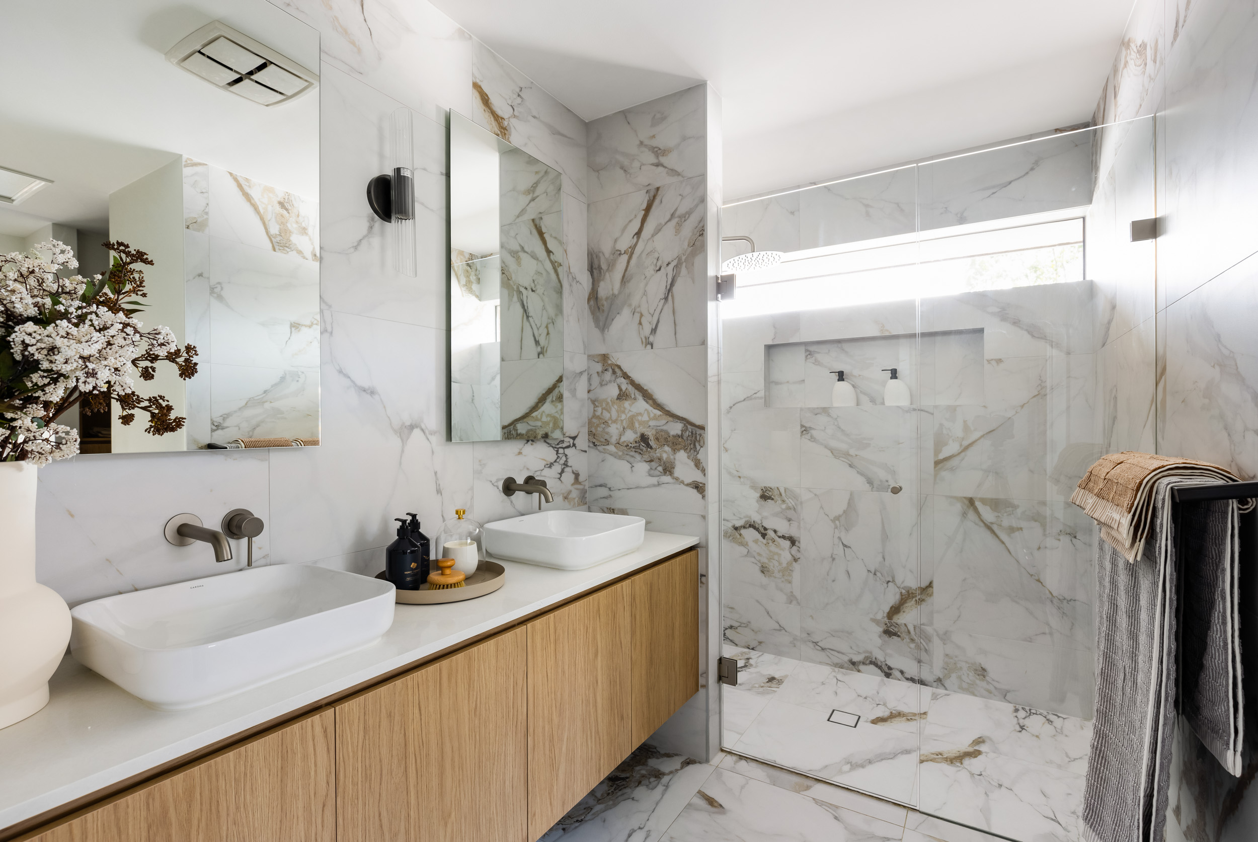 Huntley master ensuite