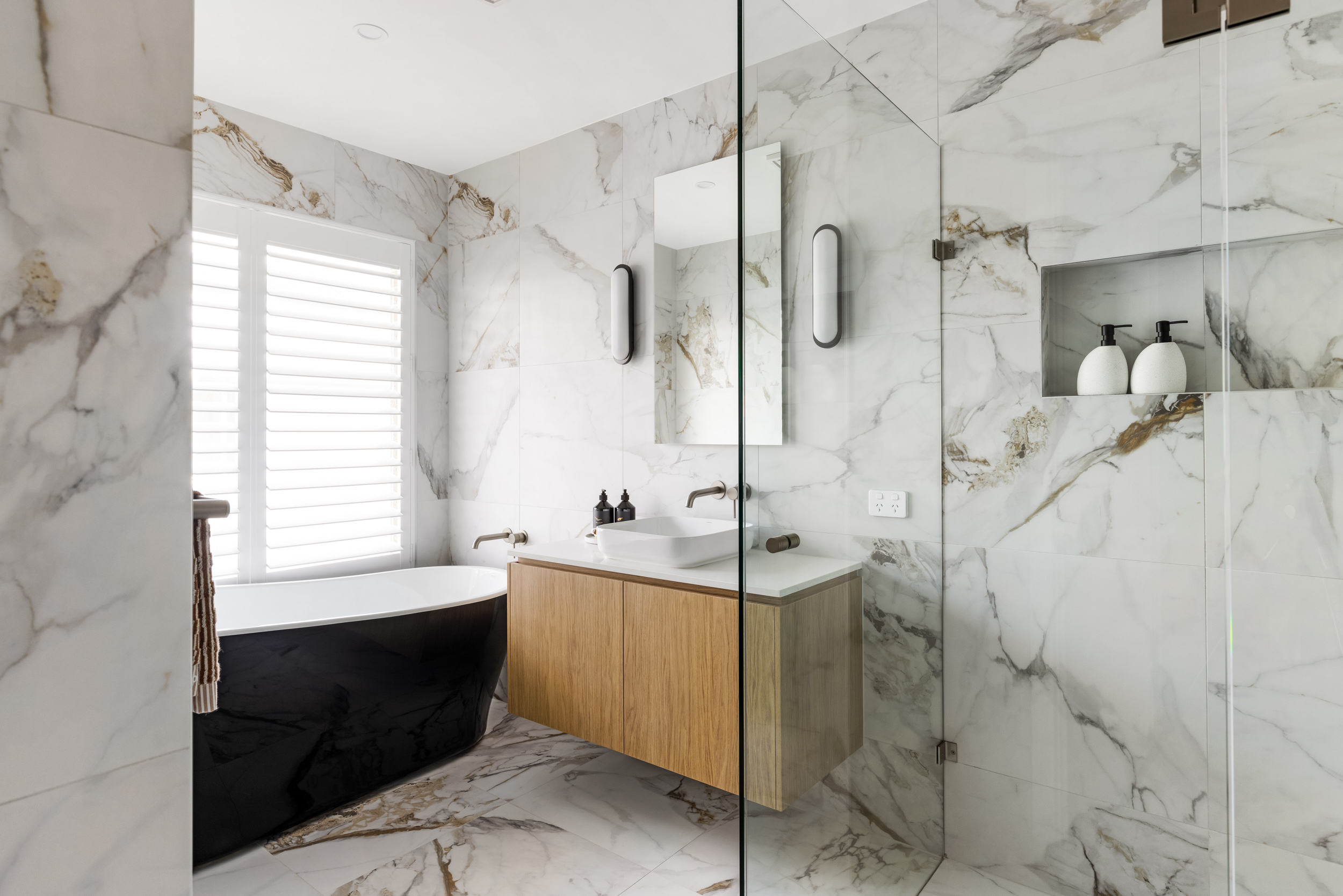 Huntley master ensuite