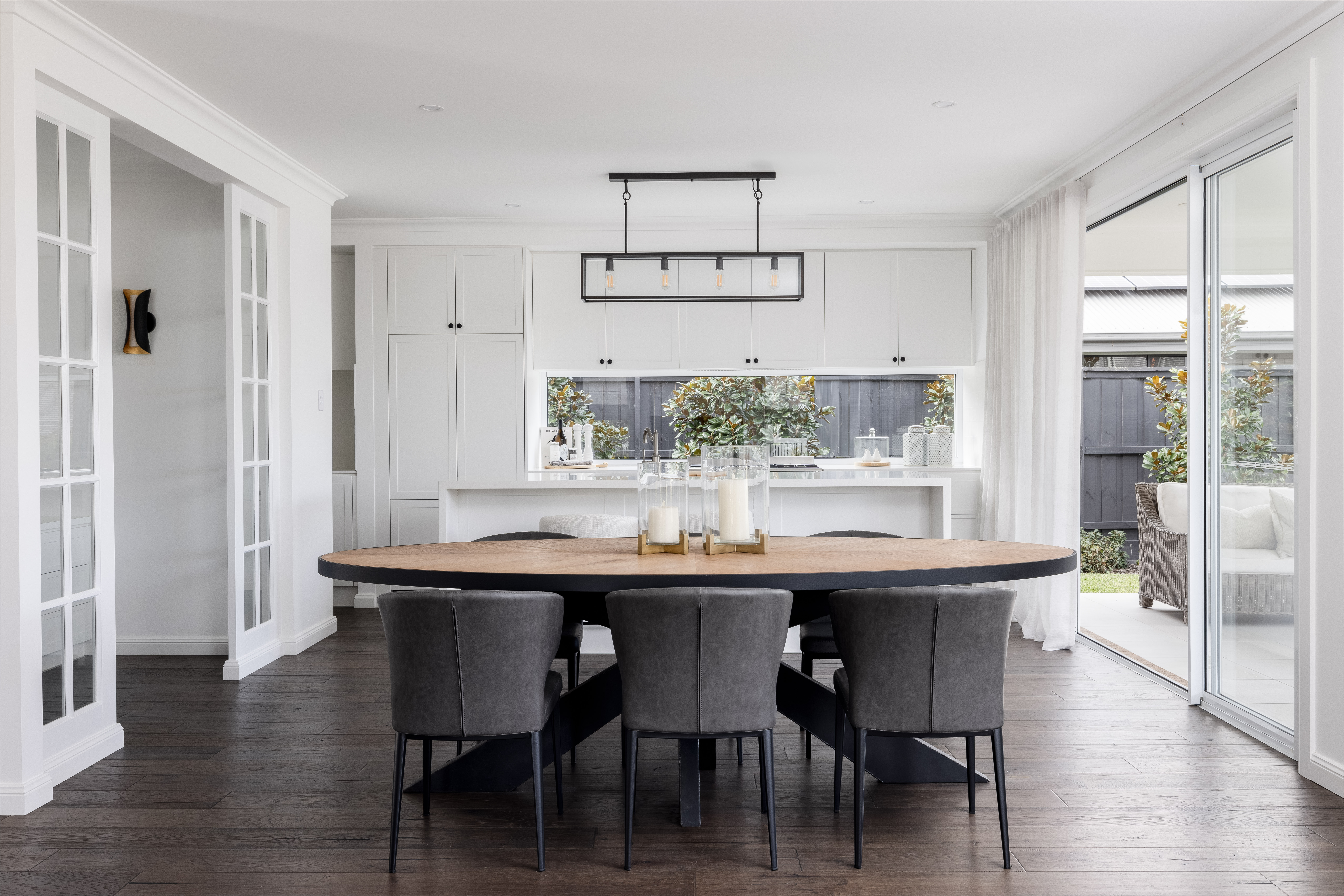 Windermere 35 dining